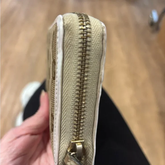 Gucci Tan and Green Signature Wallet - Picture 3 of 15